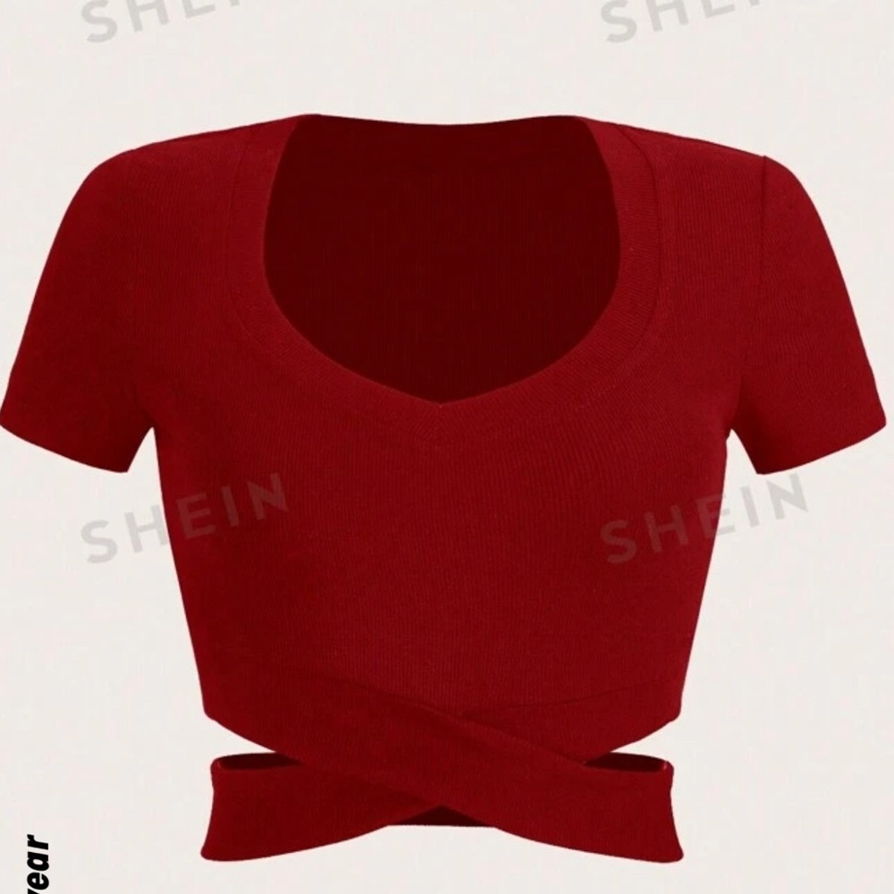 SHEIN EZwear Knitted
Women's Cropped T-Shirt With Cross Design